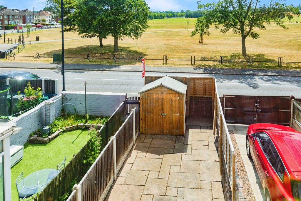 Property photo 2 of 17 Photo