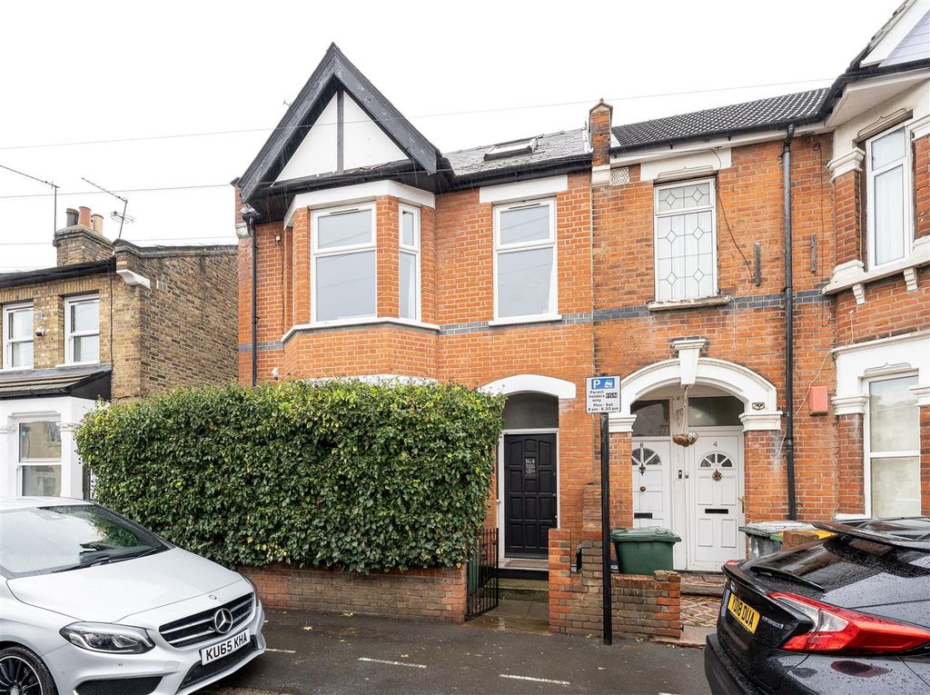 Property photo 1 of 21 Essex Street, E7