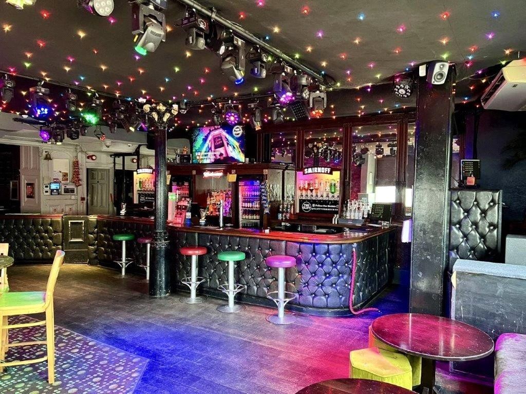 Property photo 3 of 17 Picture No. 02