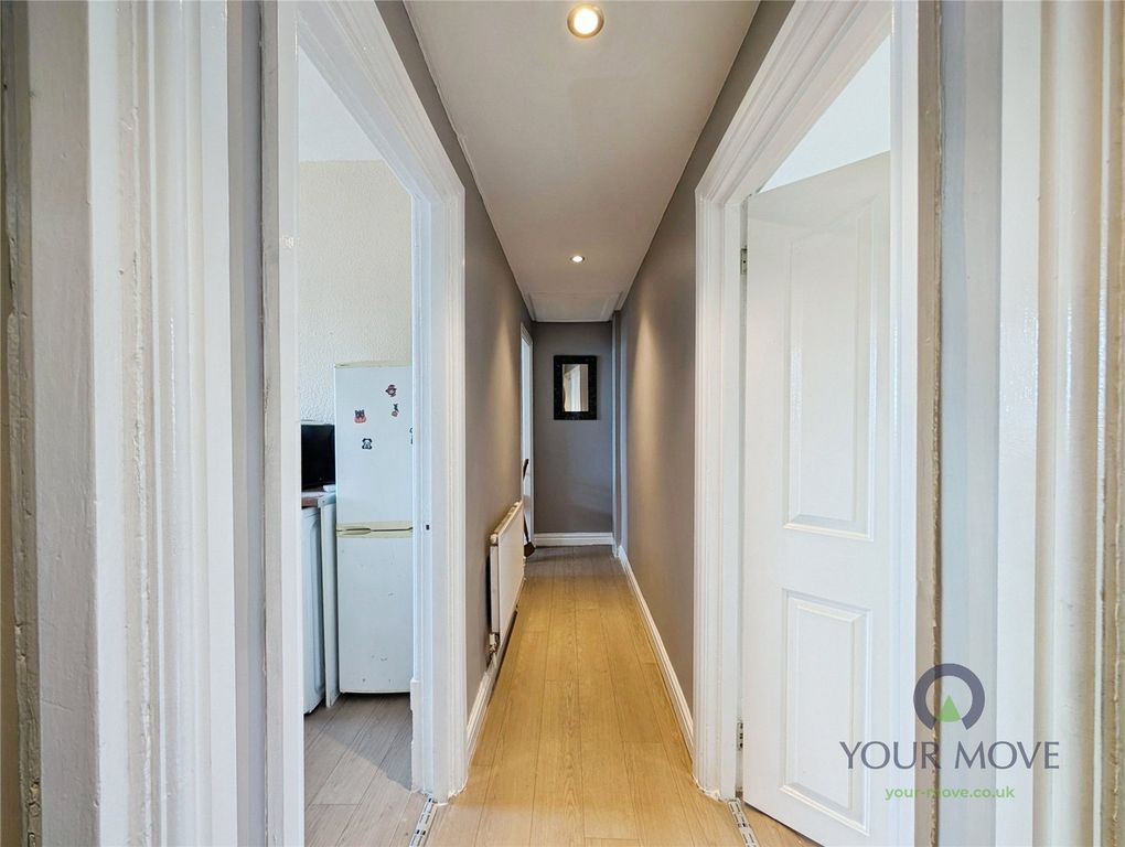 Property photo 3 of 7 Hallway