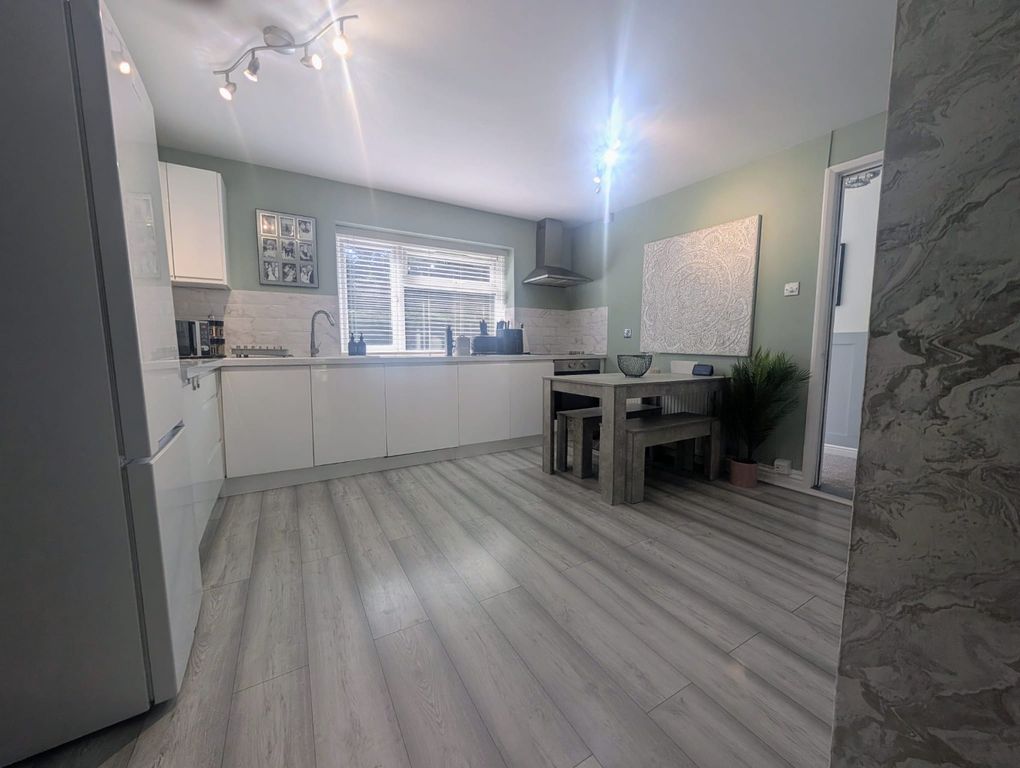 Property photo 3 of 14 4990574