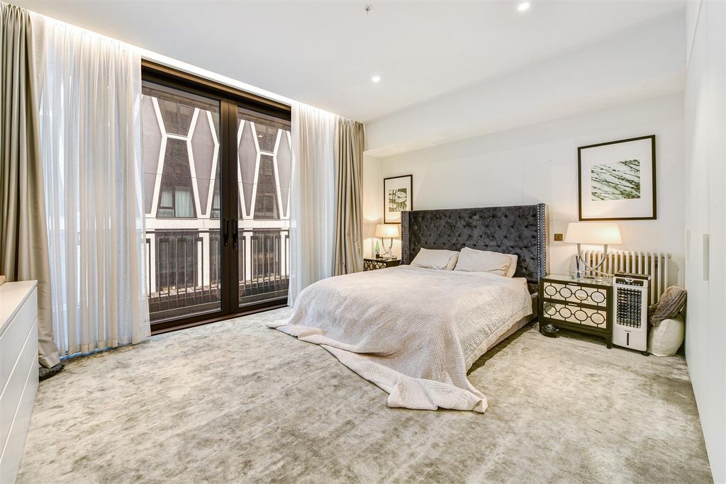 Property photo 2 of 19 Master Bedroom