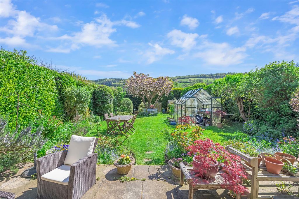 Property photo 2 of 44 Garden