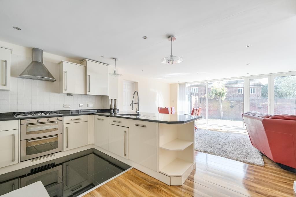 Property photo 2 of 21 Kitchen