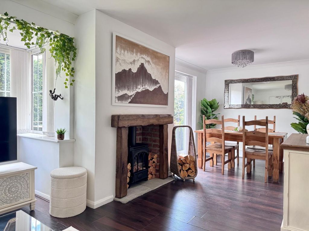 Property photo 3 of 17 Dining