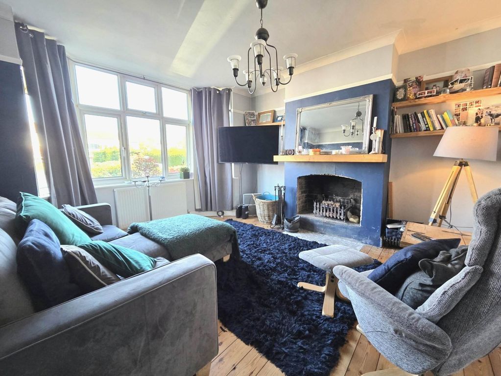 Property photo 2 of 21