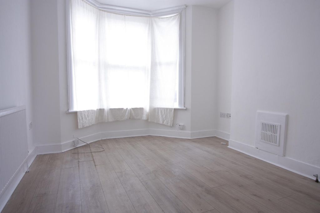 Property photo 1 of 12 Living Room