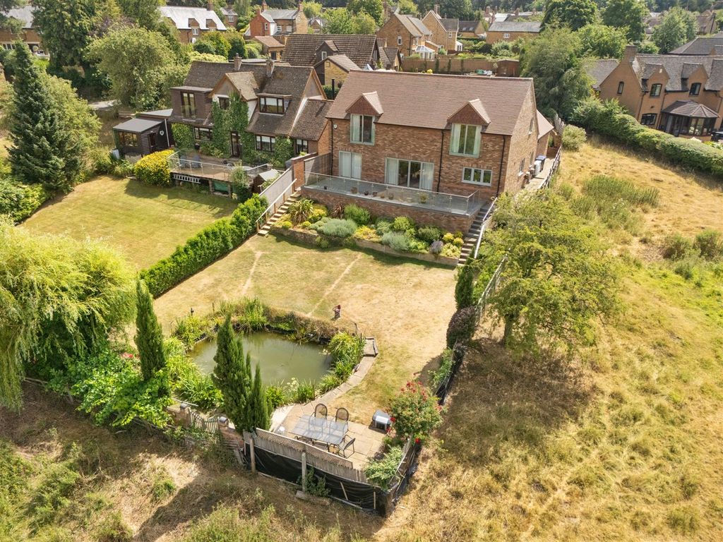 Property photo 3 of 35