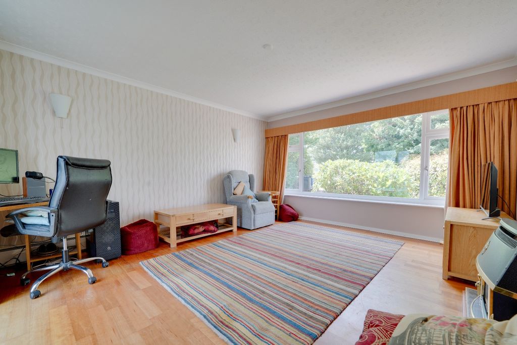 Property photo 2 of 18 3739301