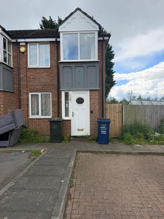 Property photo 1 of 13 3 Bed End Terrace For Sale Abbotsmeade Close, Newcastle Upon Tyne Ne5