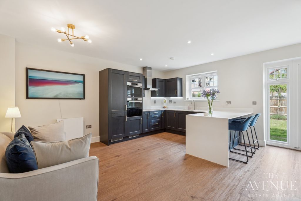 Property photo 2 of 17 4403114