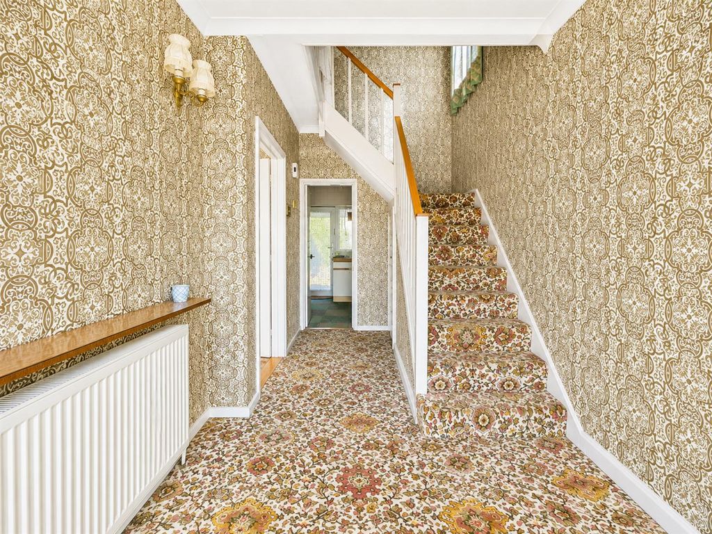 Property photo 3 of 21 Hallway