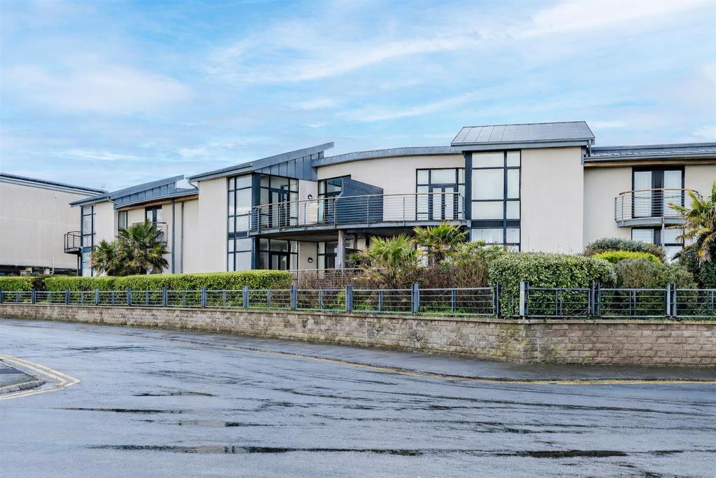 Property photo 1 of 26 On Road.Png