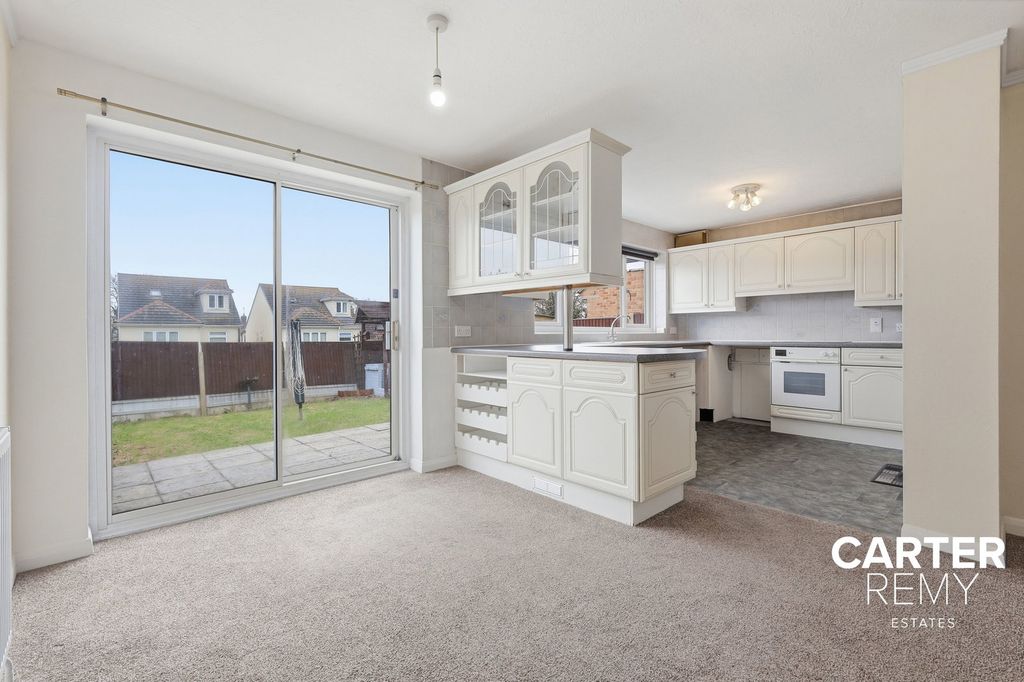 Property photo 2 of 27