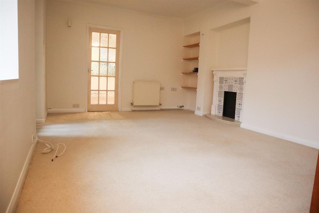 Property photo 3 of 10 Sitting Room