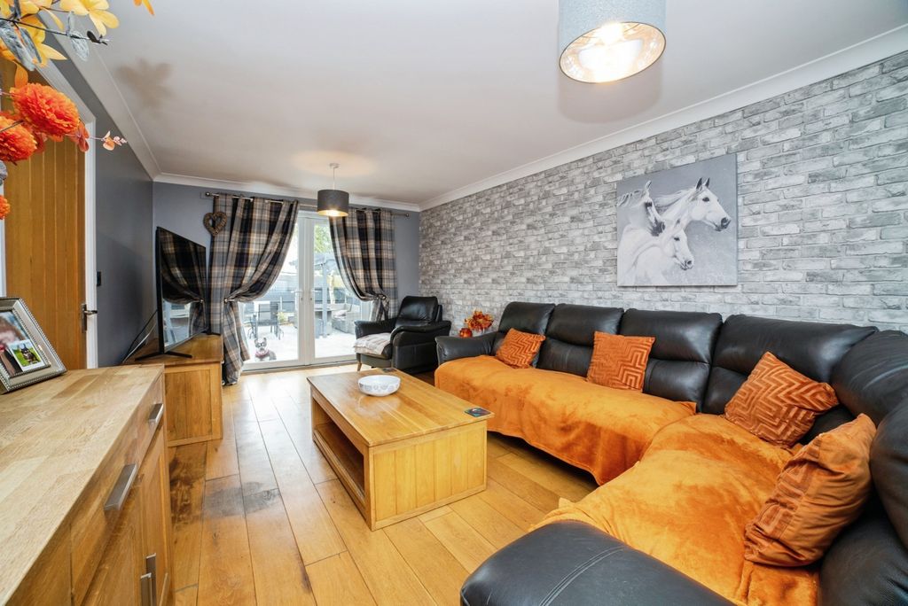 Property photo 2 of 19 Photo