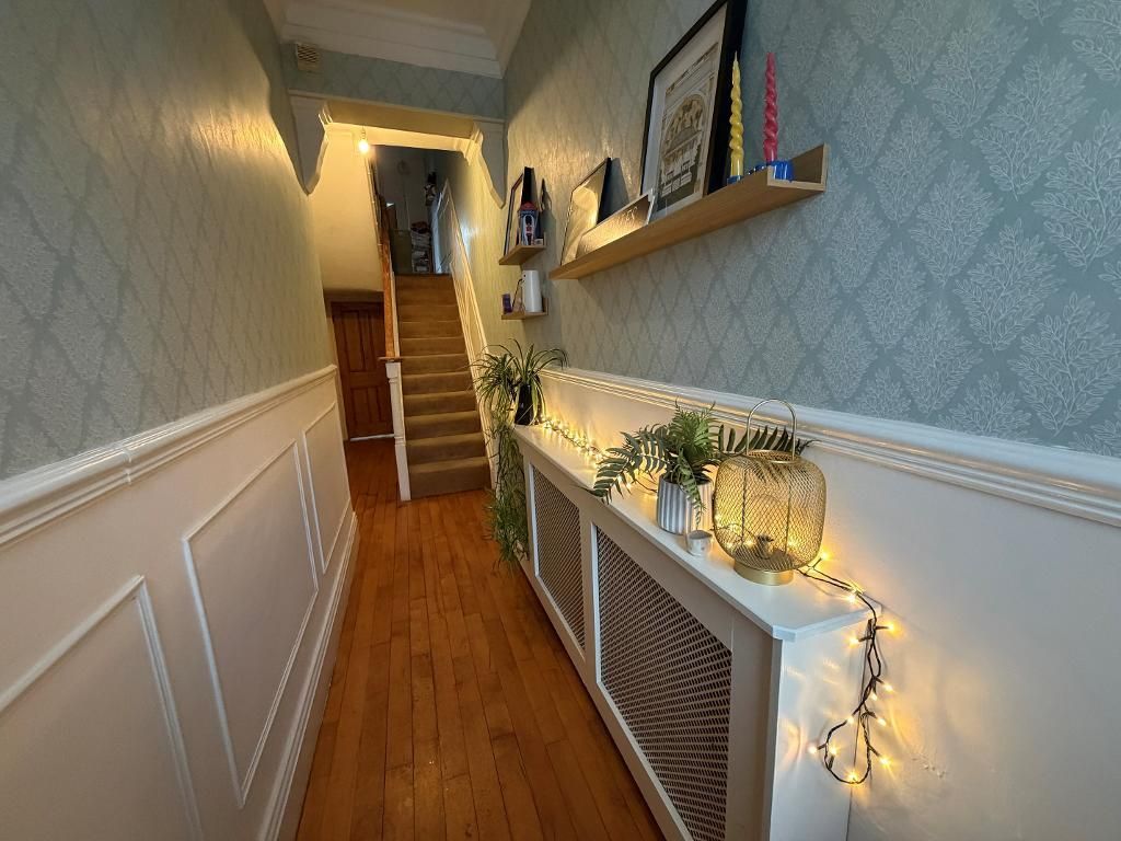 Property photo 3 of 14 Entrance Hall