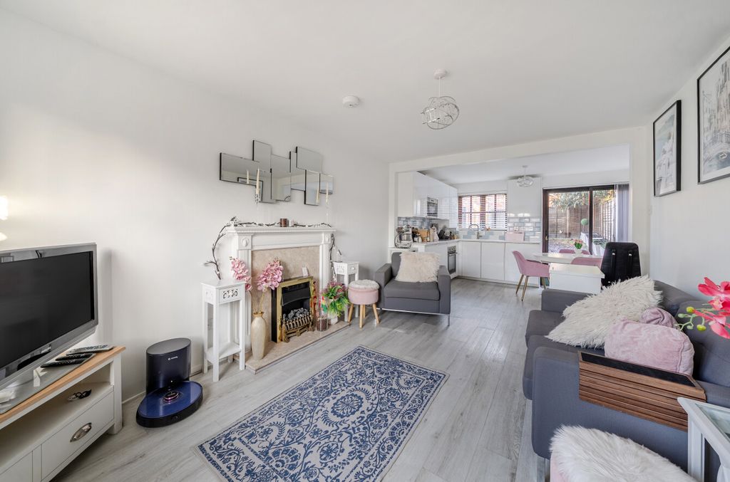Property photo 2 of 17 1402365-16-697c84...