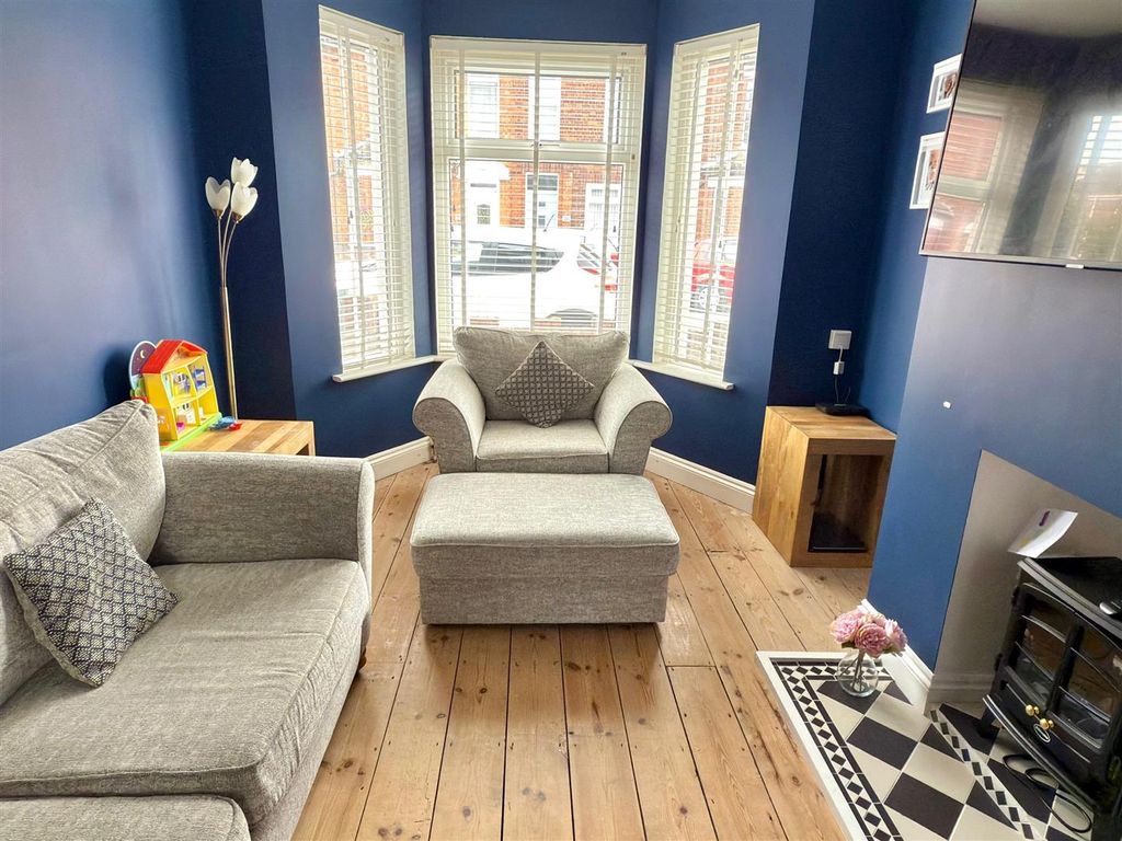 Property photo 2 of 14 Lounge Bay Window.Jpg