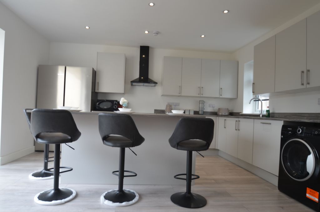 Property photo 2 of 5 Room 6 Kitchen