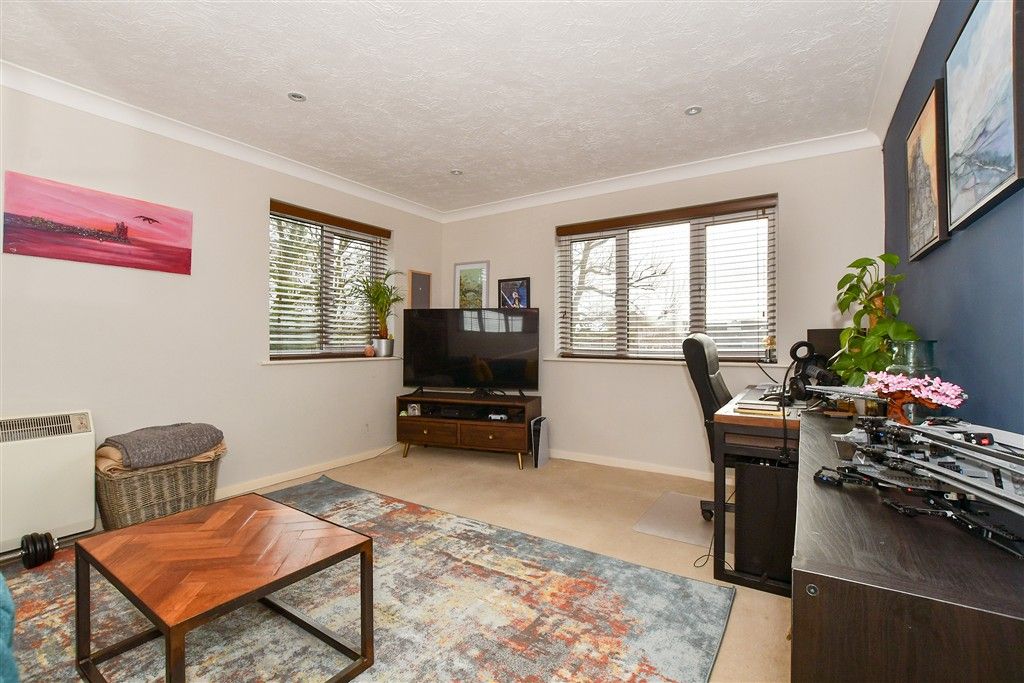 Property photo 3 of 12 Lounge