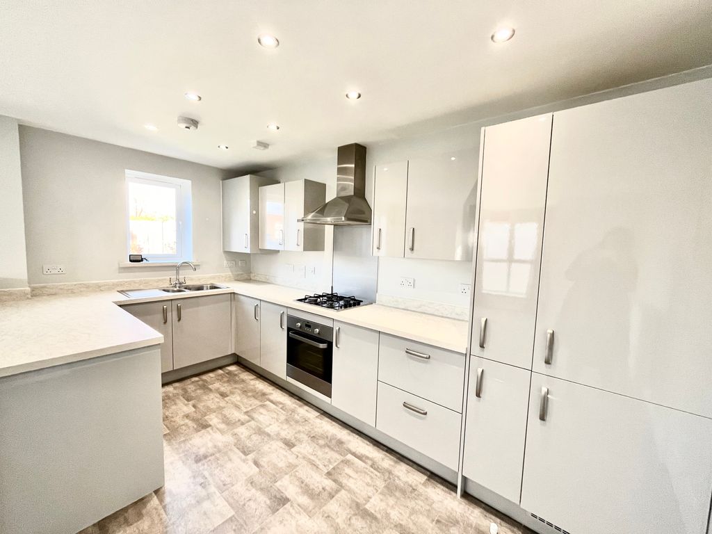 Property photo 2 of 10 Kitchen