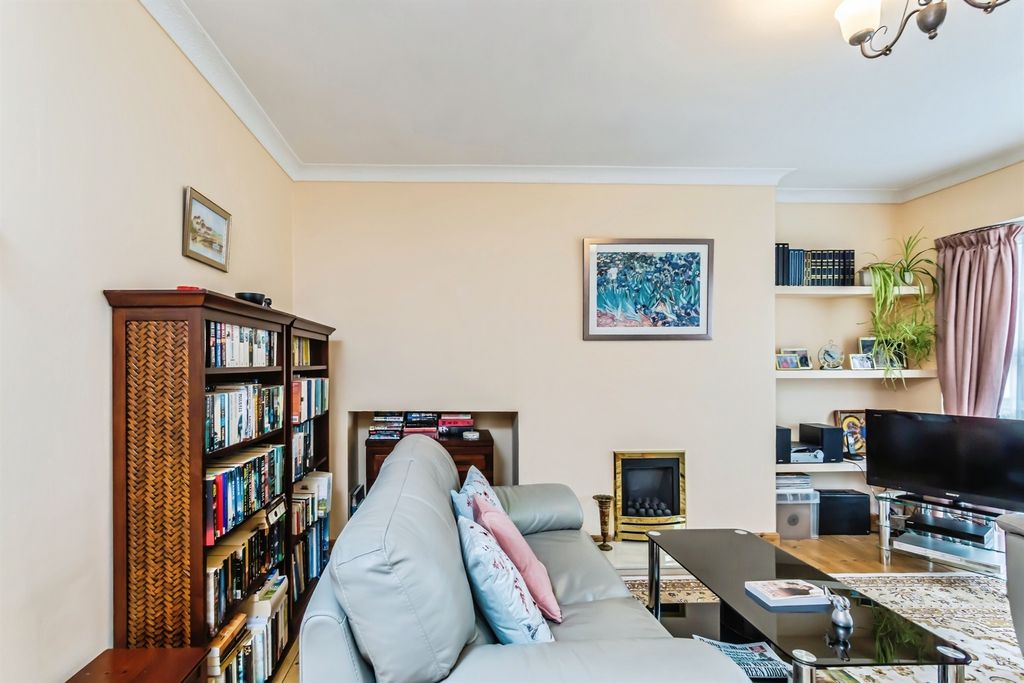 Property photo 3 of 18