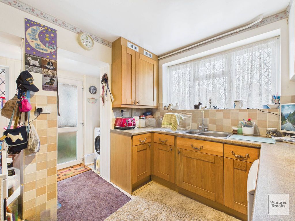 Property photo 3 of 24 Kitchen