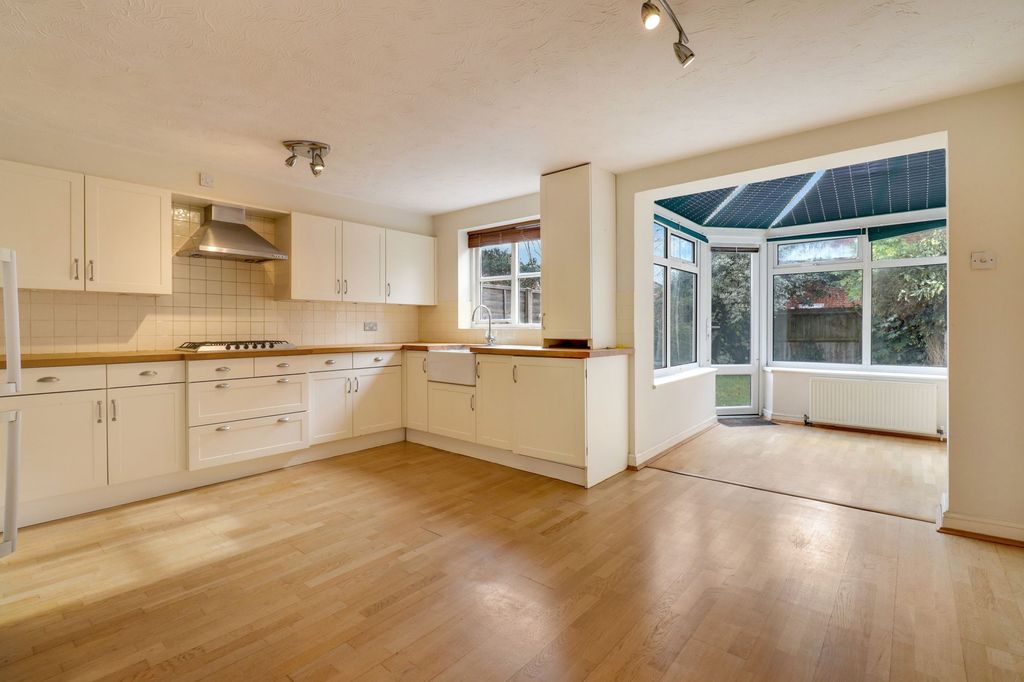 Property photo 2 of 21