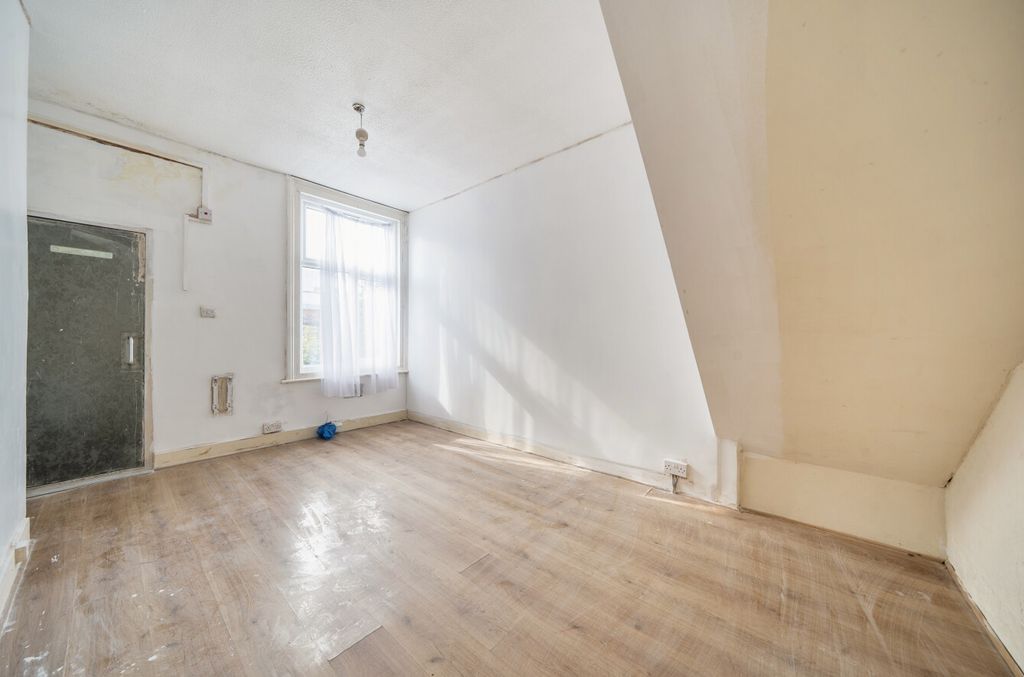 Property photo 2 of 14 2