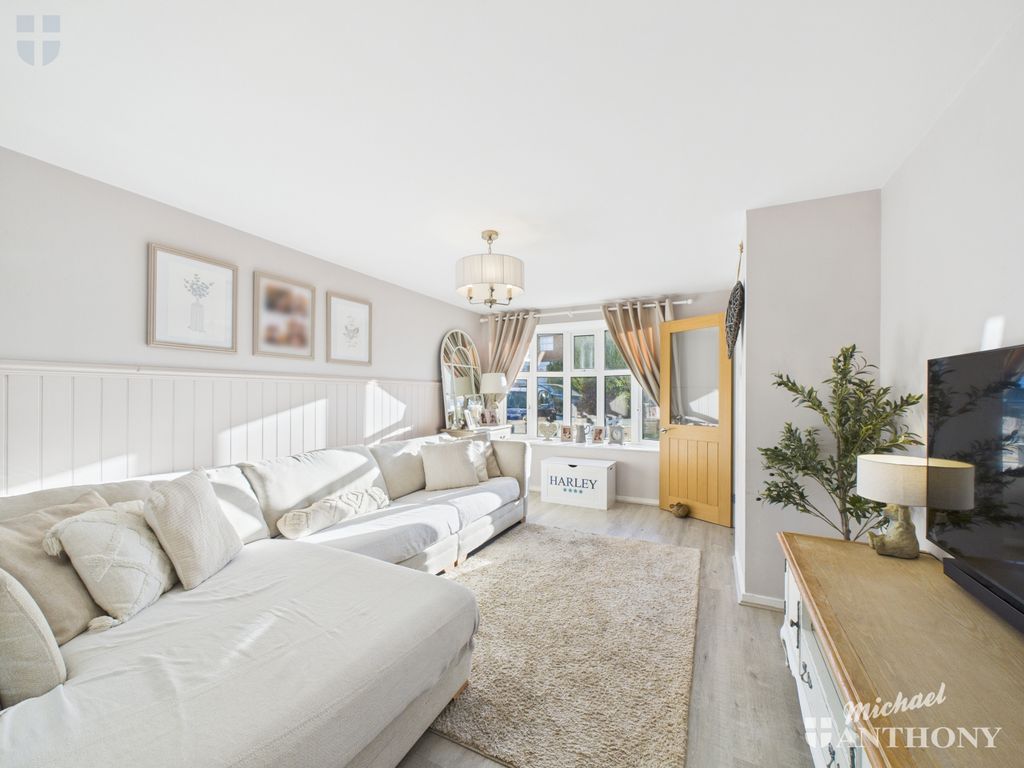 Property photo 3 of 14 Cam03218G0-Pr0854-Still010