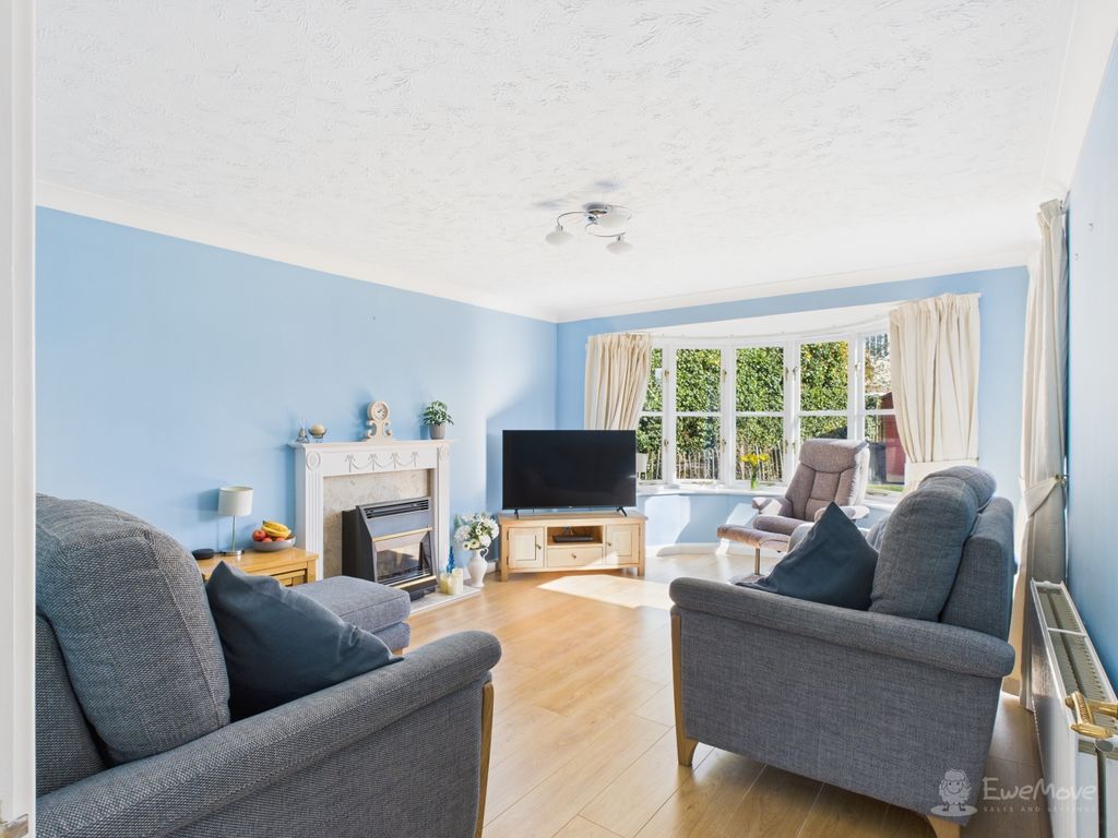 Property photo 3 of 21 Living Room- Mark Stephens Ewemove Newmarket And S