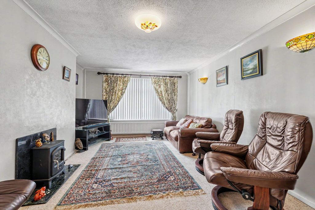 Property photo 3 of 24