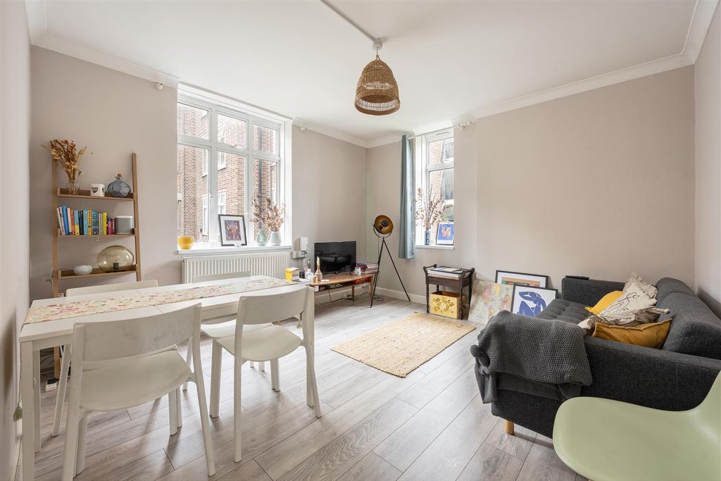 Property photo 2 of 15 Shacklewell House, E8