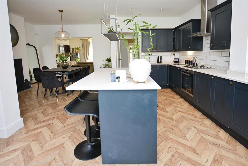 Property photo 2 of 30 Kitchen/Diner