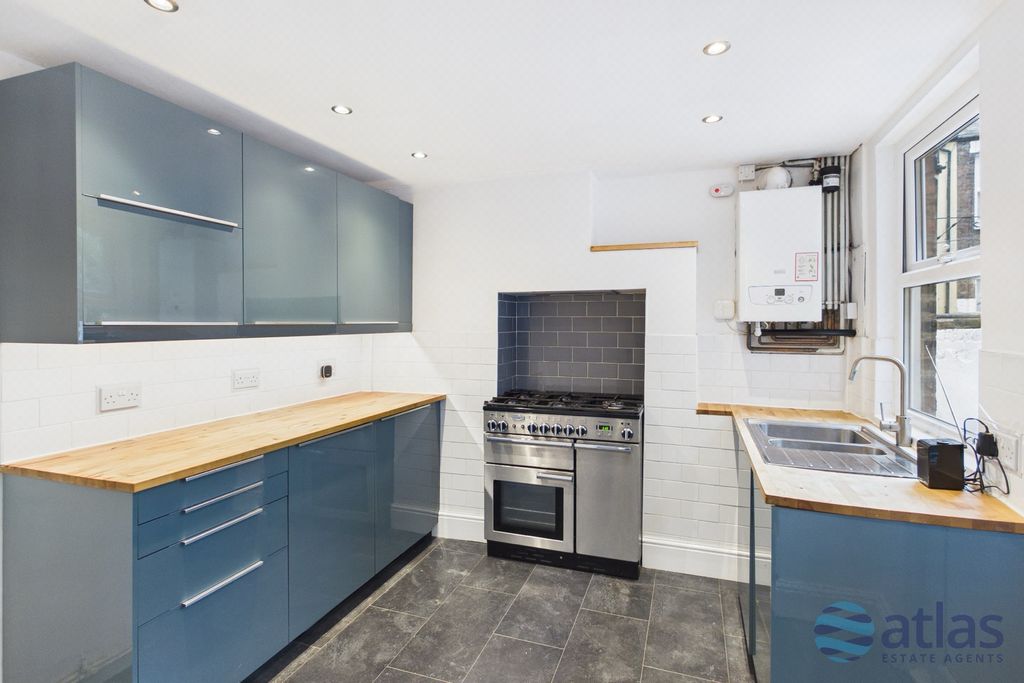 Property photo 3 of 22 Kitchen