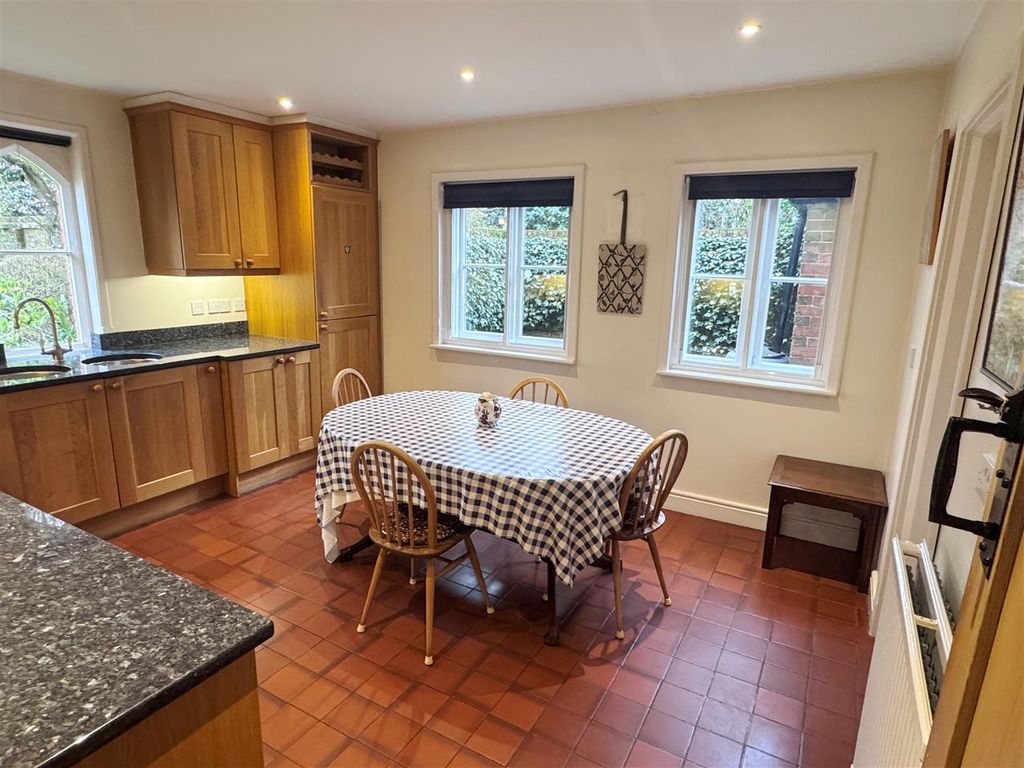 Property photo 3 of 30 Kit 1.Jpg