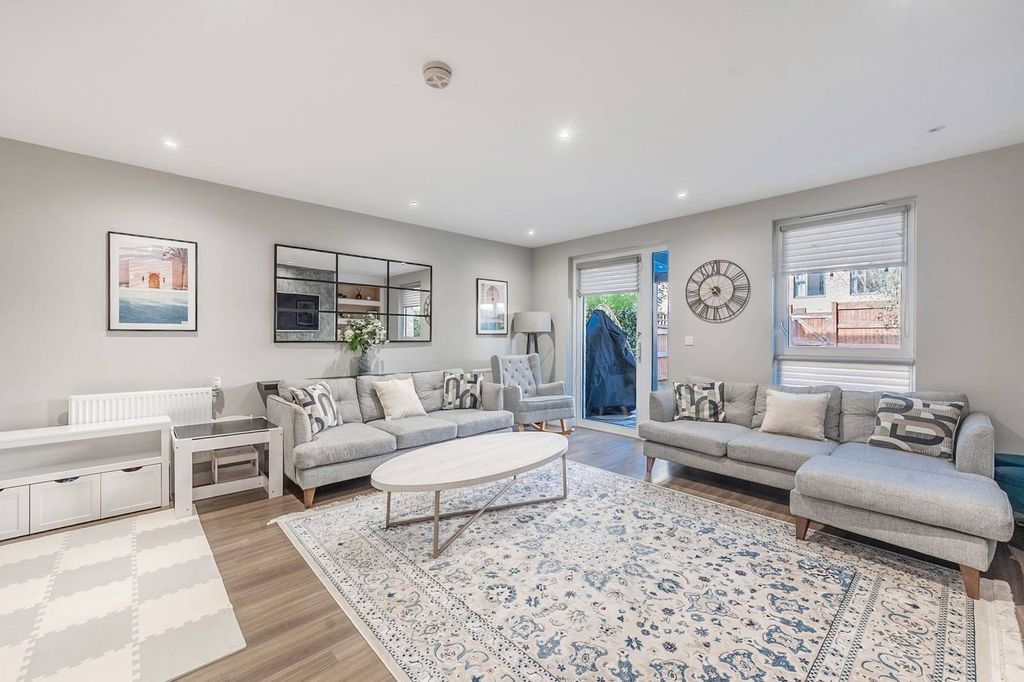 Property photo 3 of 17