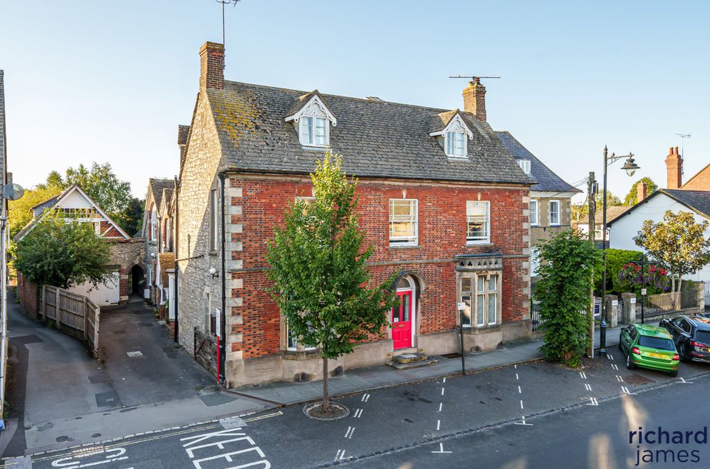 Property photo 1 of 35 d4d9d03A-0B42-423...