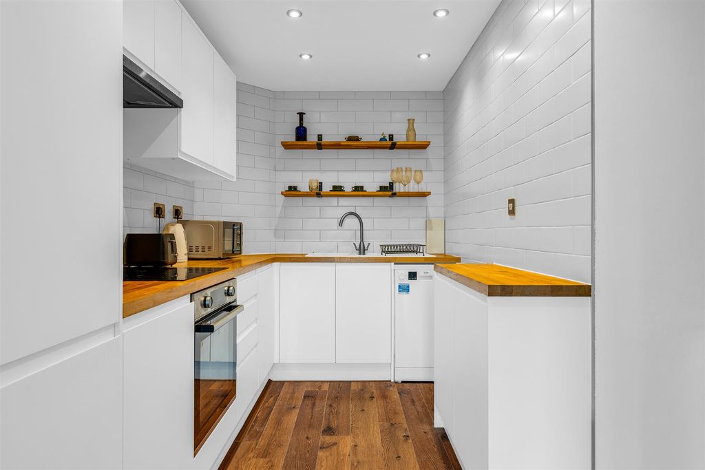 Property photo 3 of 18 Internal .Jpg