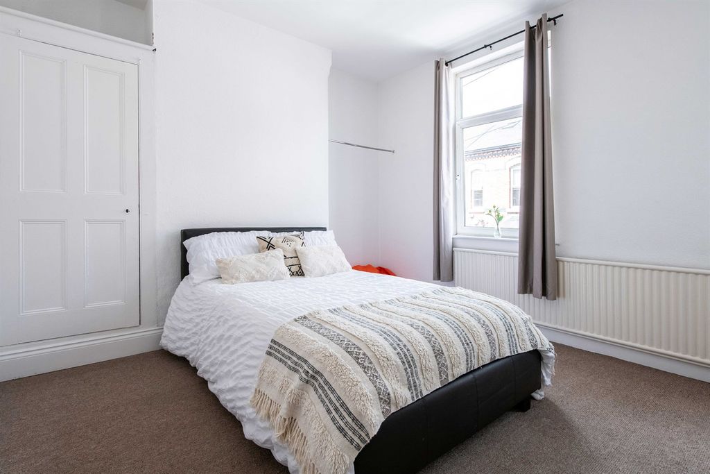 Property photo 3 of 8 (Main)