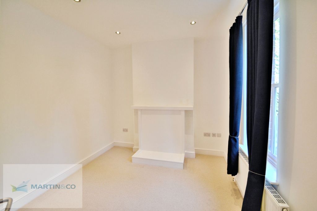 Property photo 2 of 8 d1F9A80A-Living 20Room