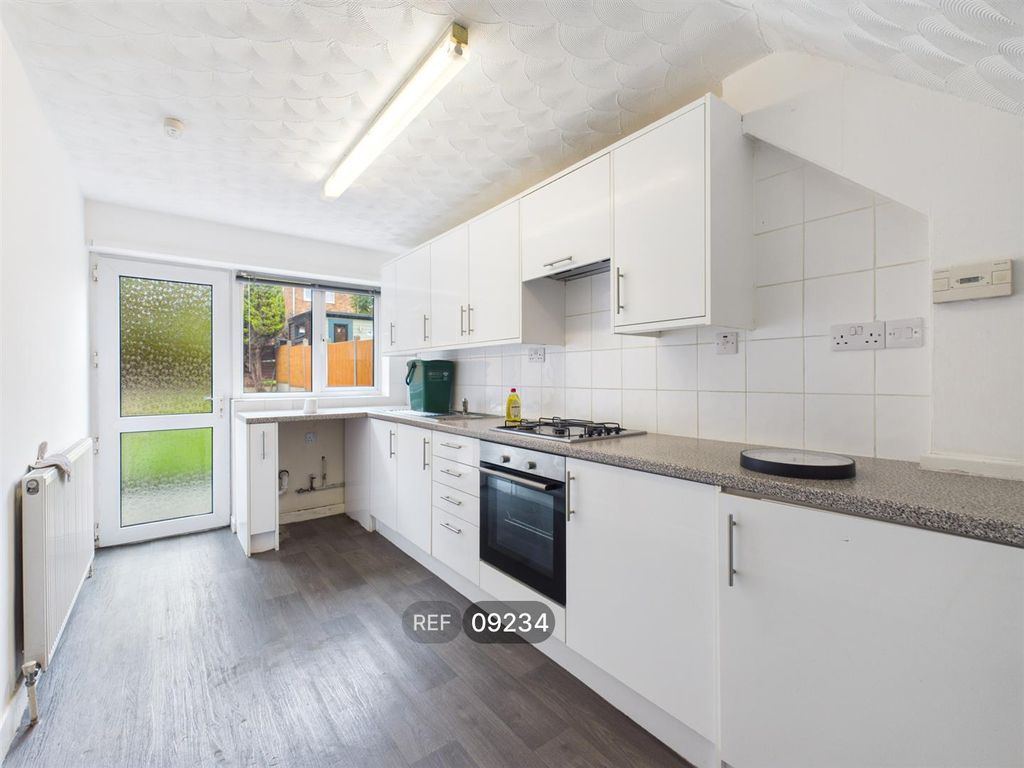 Property photo 2 of 9 Kitchen