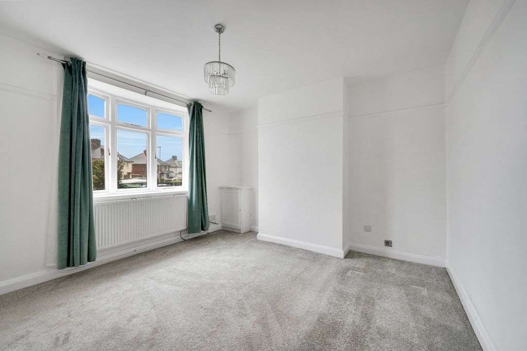 Property photo 3 of 10 4630883