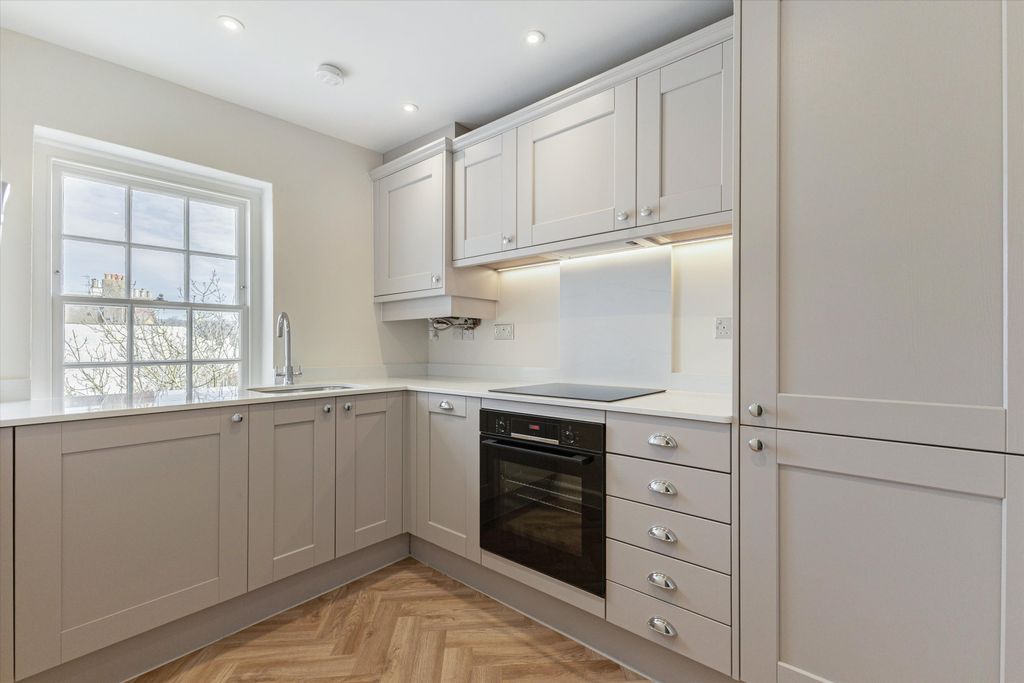 Property photo 2 of 12 Image