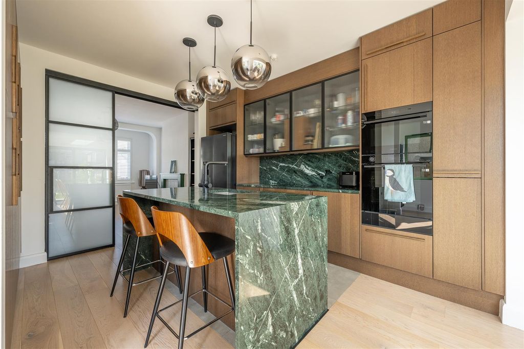 Property photo 3 of 52 Sandringham Road, Ig11