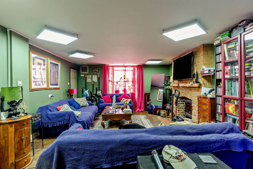 Property photo 2 of 21 Photo 1