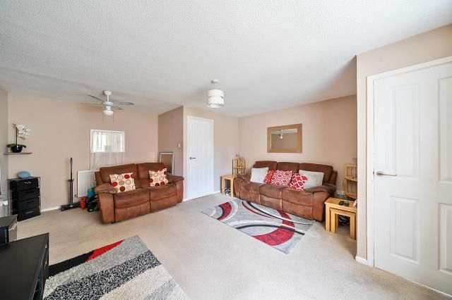 Property photo 3 of 15 Living Room