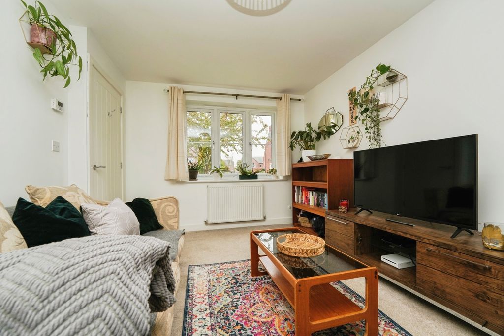 Property photo 2 of 17 Photo