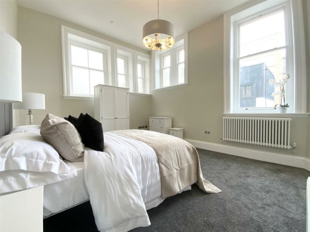 3 bed flat to rentMount Stuart House, Mount Stuart Square, Cardiff Bay CF10 photo 5